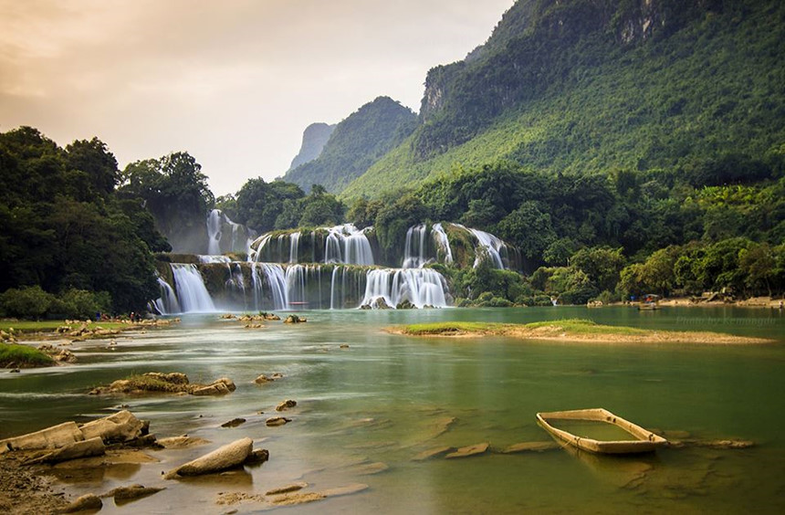 Vẻ[-]đẹp[-]hùng[-]vĩ[-]thác[-]Bản[-]Giốc[-]mùa[-]nước[-]đổ